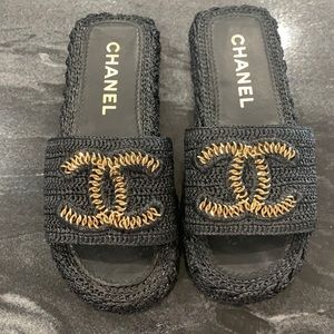 Chanel slides -SIZE 38